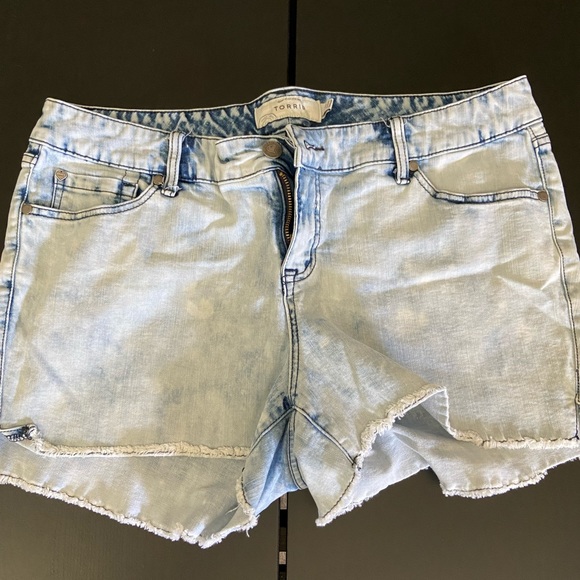 Torrid acid wash jean shorts - Picture 1 of 3